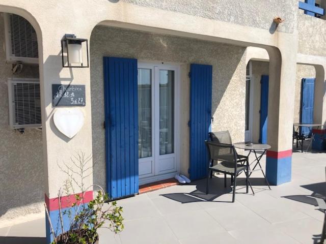 Hotel Le Bleu Marine Сен Мари де ла Мер Екстериор снимка