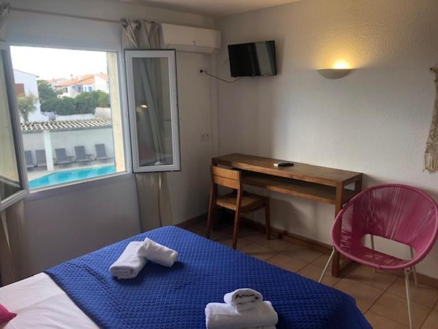Hotel Le Bleu Marine Сен Мари де ла Мер Екстериор снимка
