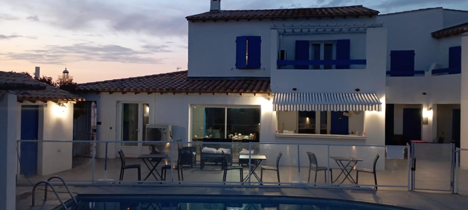 Hotel Le Bleu Marine Сен Мари де ла Мер Екстериор снимка