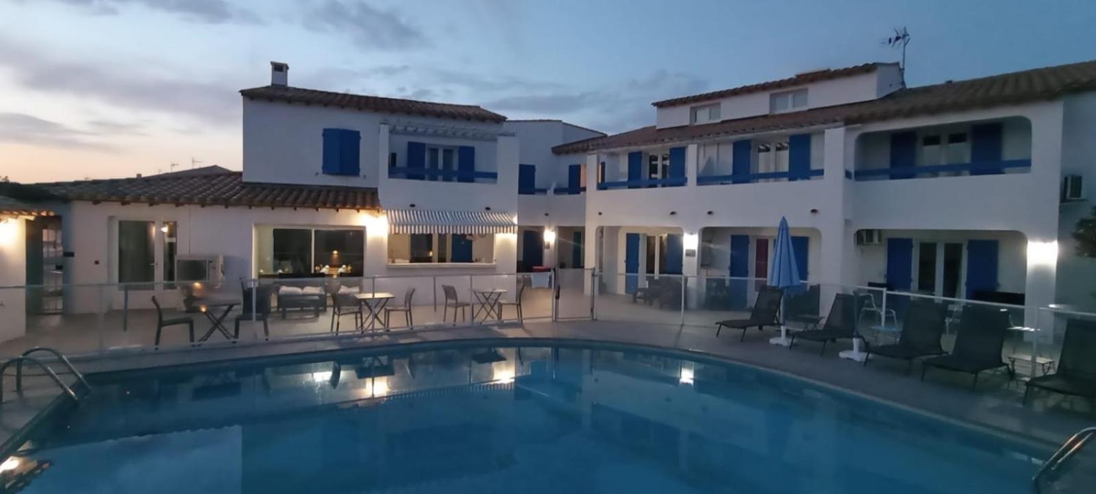 Hotel Le Bleu Marine Сен Мари де ла Мер Екстериор снимка